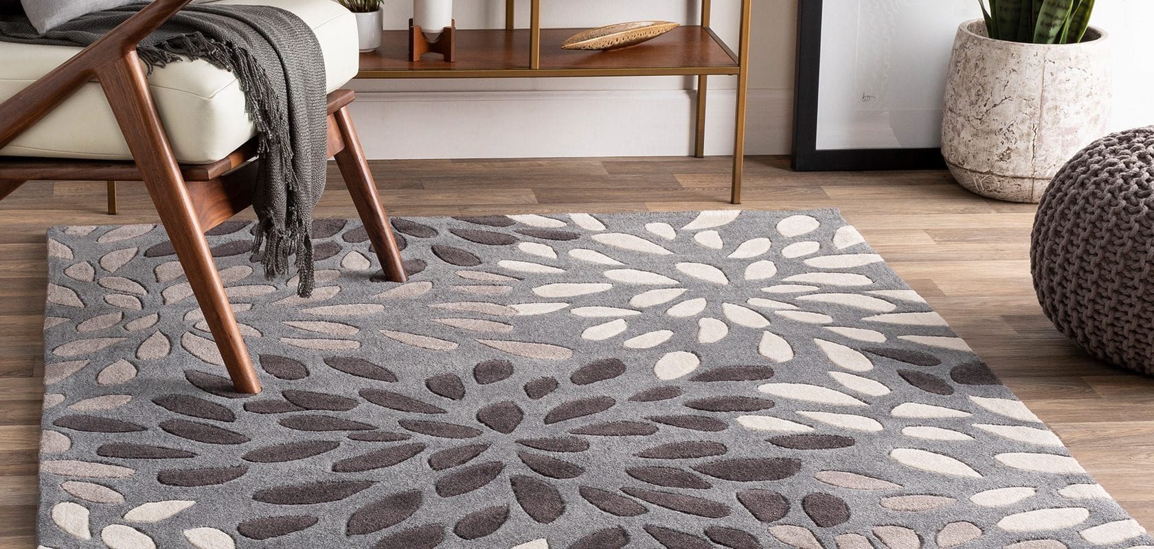 suyra rug room scene with grey carpet