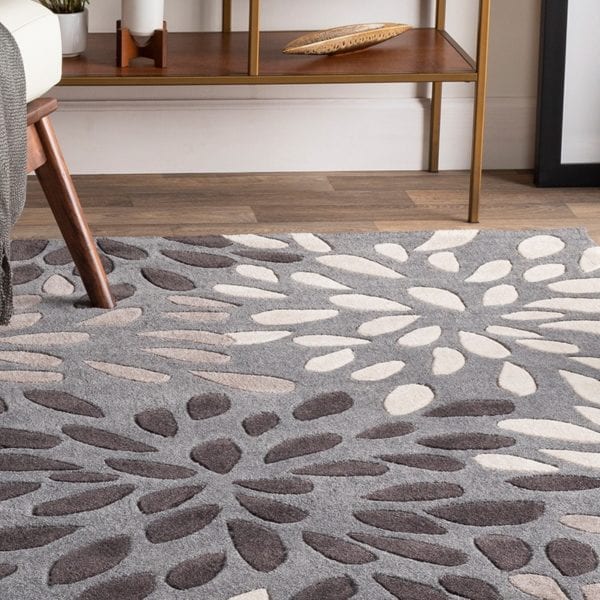 suyra rug room scene with grey carpet