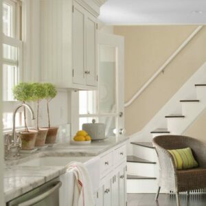Kitchen with cabinets painted in white dove